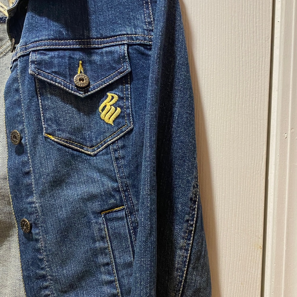 Classic RocaWear denim jacket. - Picture 3 of 6
